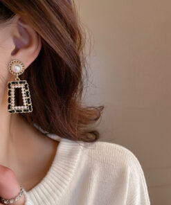 Alternative view of 方形珍珠繞布耳環