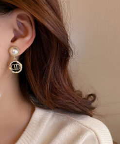 Alternative view of 珍珠鑲鑽CD字母耳環