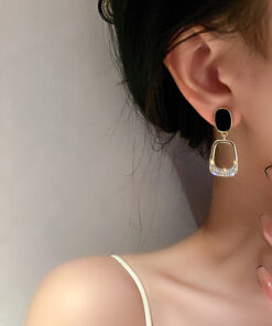 Alternative view of 黑珠鑲鑽耳環