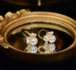 Alternative view of 花朵珍珠耳環