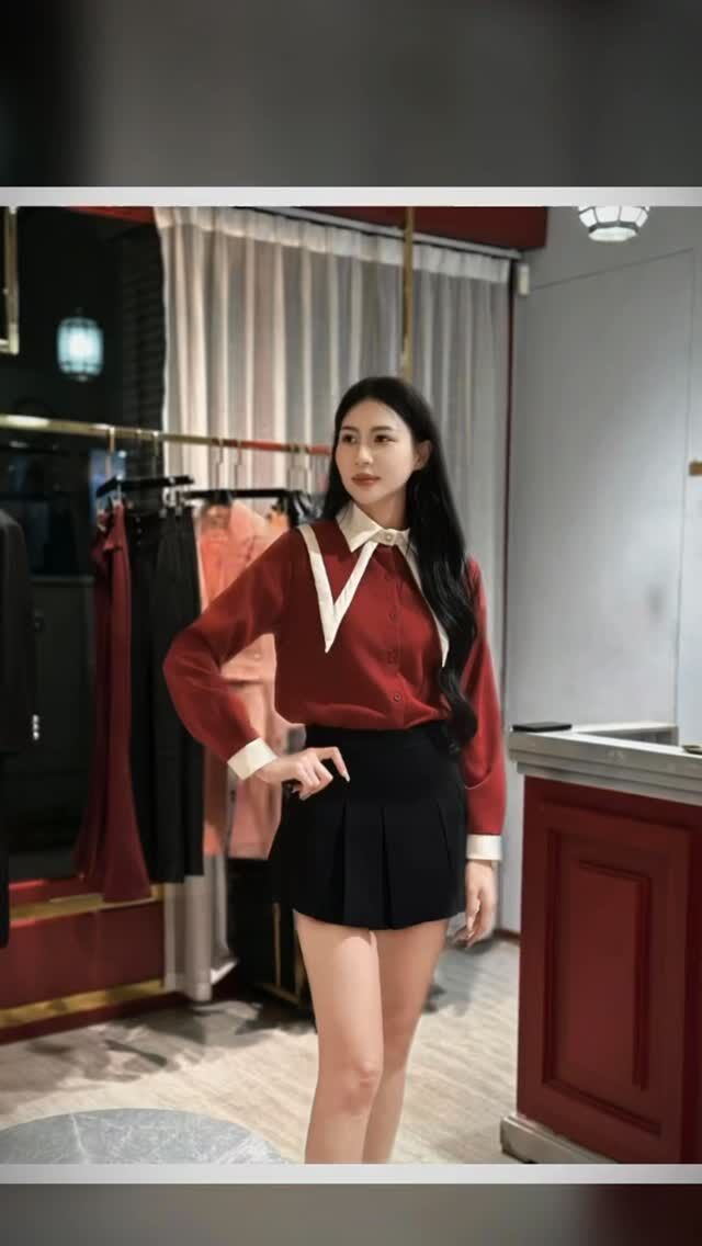 做業務其實很現實客人還沒聽你介紹
也還沒感受到你的服務
第一眼看到你
就已經在打分數🫢
會說話是本事
衣服穿對是加分
氣場真的會差很多✨
#職場穿搭 #高雄女裝 #氣場穿搭 #京艷服飾 #職場女性